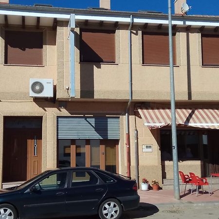 Hostal Restaurante Raton Paredes de Nava Exterior photo