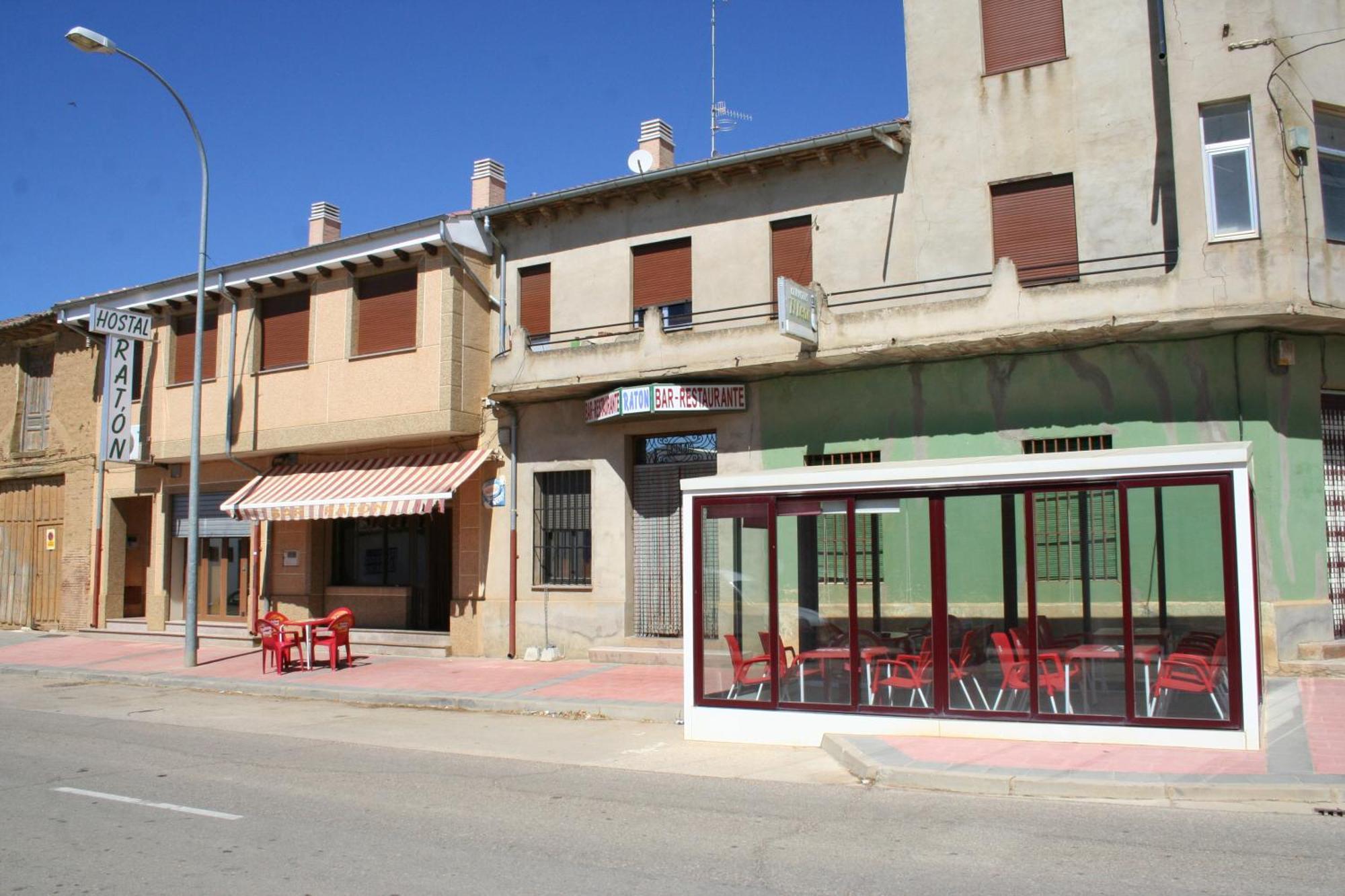 Hostal Restaurante Raton Paredes de Nava Exterior photo